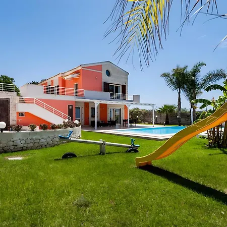 Marigu Con E Piscina Villa