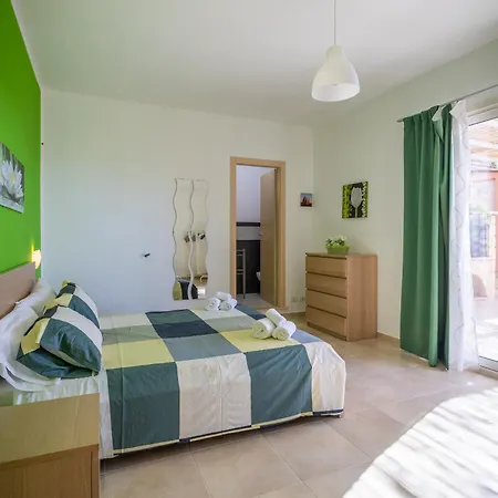 Marigu Con E Piscina Villa