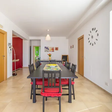 Marigu Con E Piscina Villa