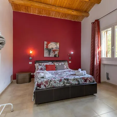 Marigu Con E Piscina Villa